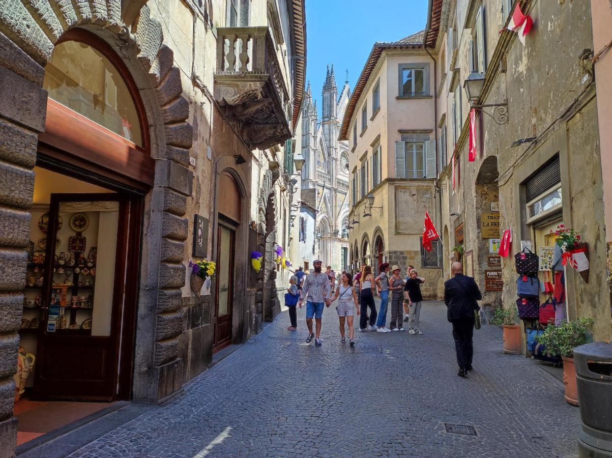 Stanza Con Bagno Privato Orvieto Centro Storico, Aria Condizionata Netflix Vicino Al Pozzo Della Cava-Affittacamere "Carvajal Rooms" Exteriör bild